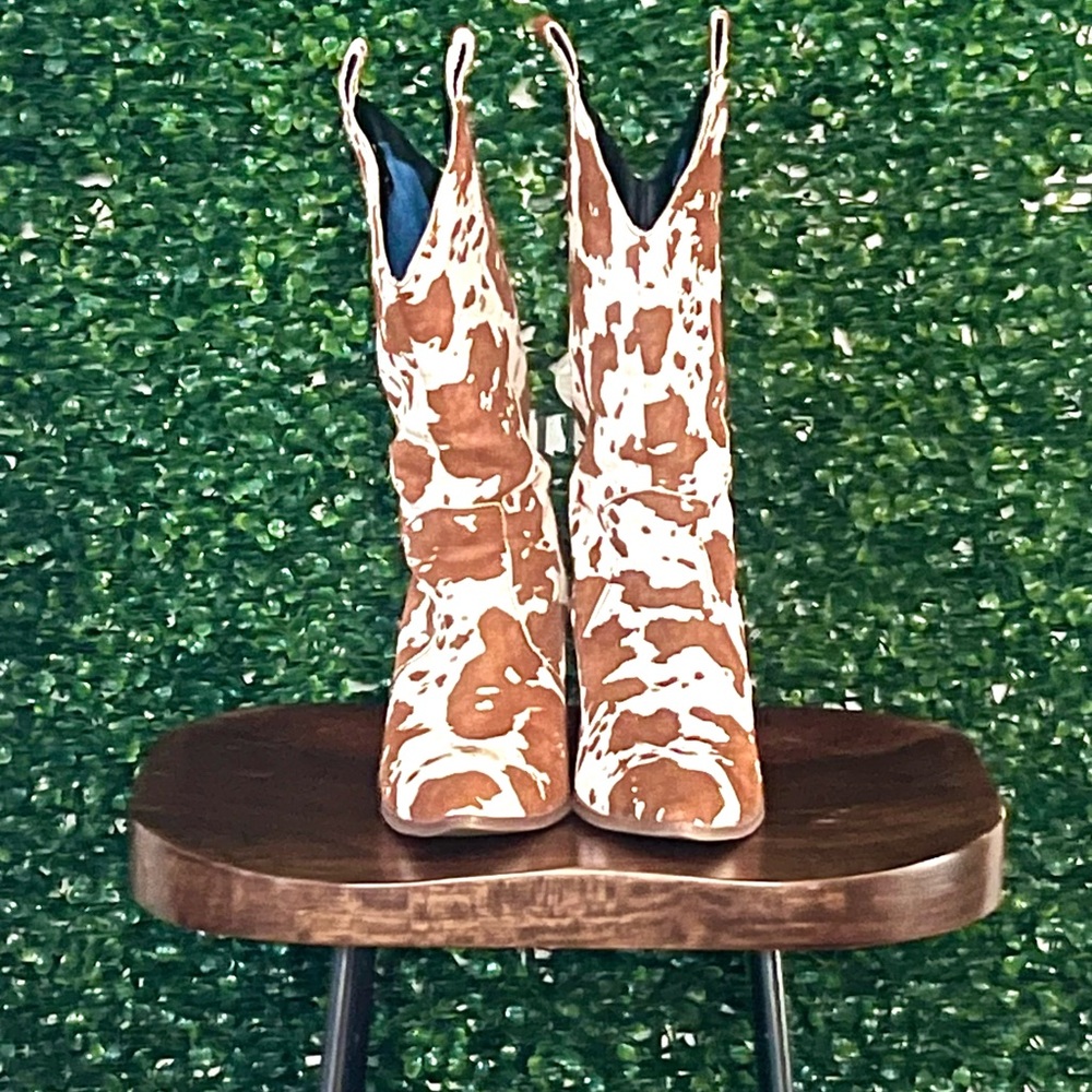 Dingo Brown and White Heeled Boots